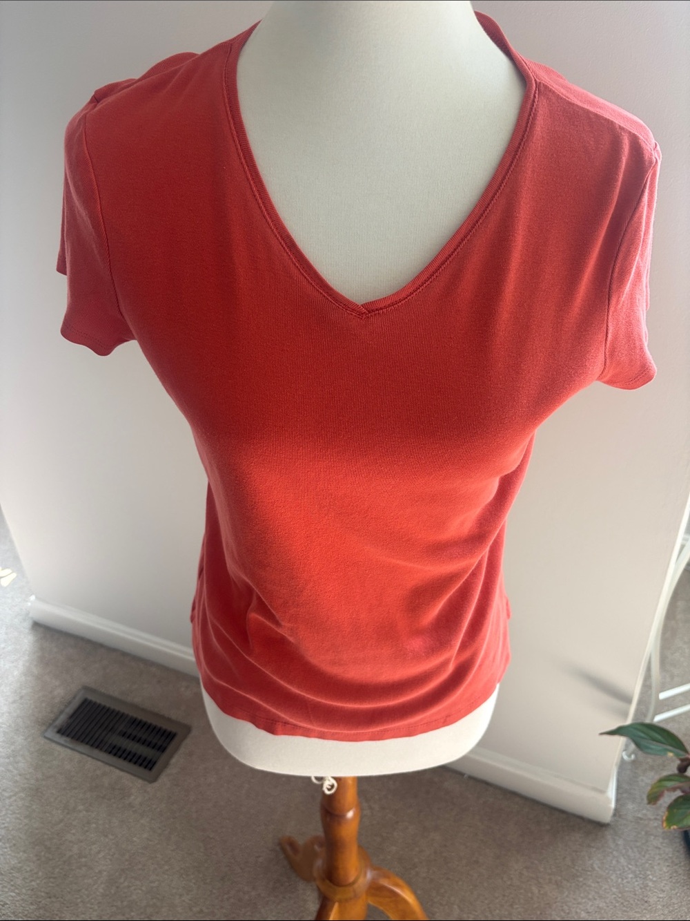 Ann Taylor Coral-Red V-Neck Short Sleeve Tee